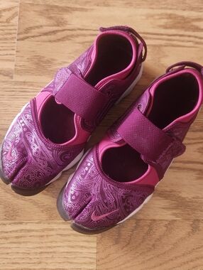 EUC Nike Air Rift 2010 Pink Paisley Slip-On Sneakers, Size 8